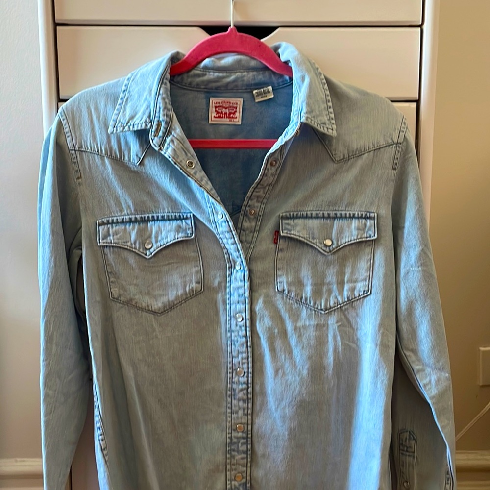 Levi’s Signature Chambray Button-Up (S)